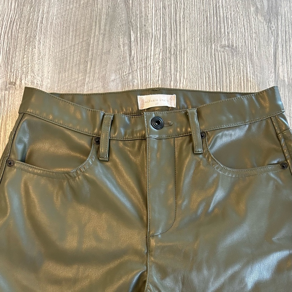 Altar'd State Womens Faux Leather Cargo Green Pants Wide leg Leg pockets Sz 5/27 - Picture 3 of 10